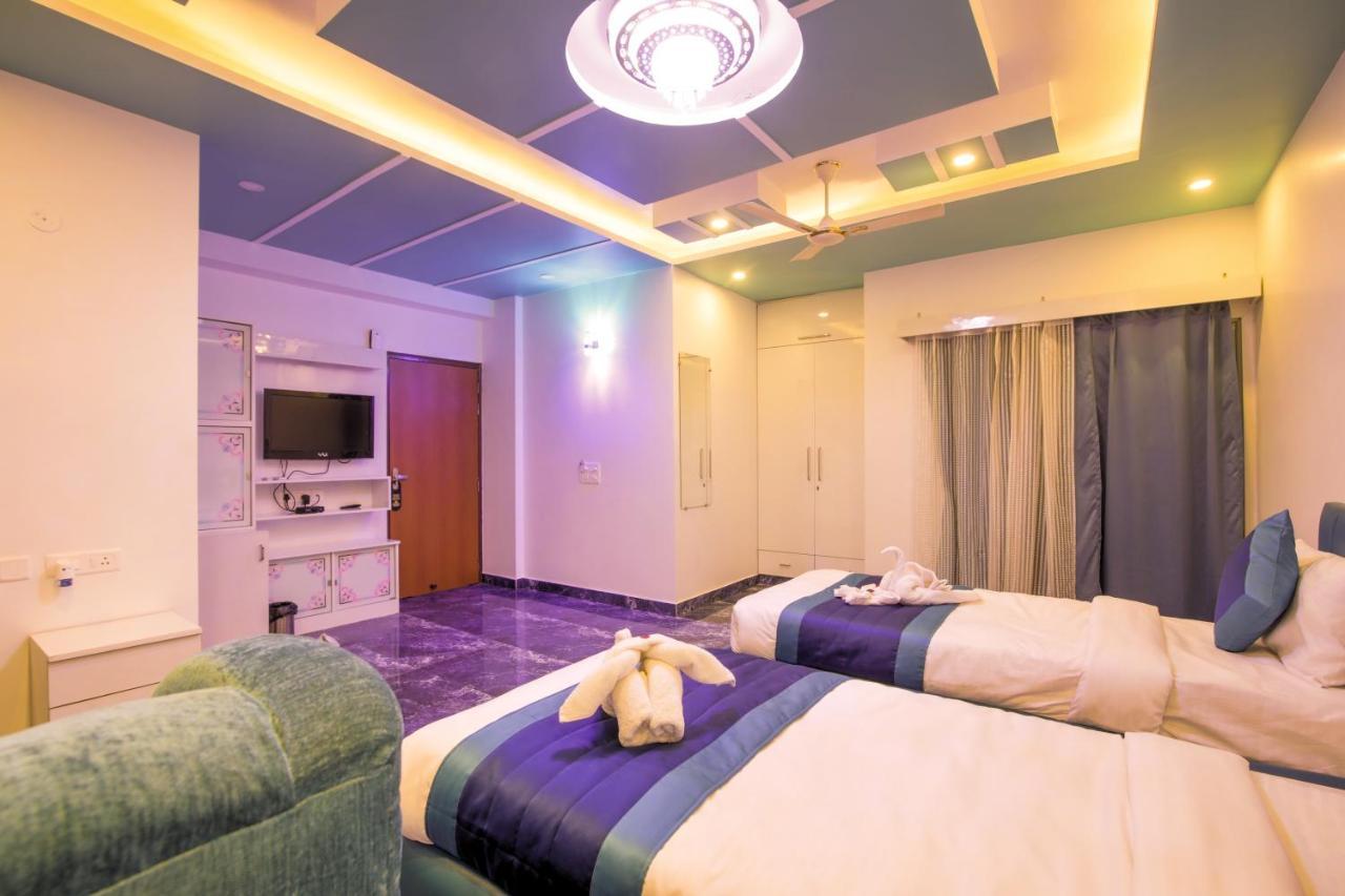 Bed and Breakfast Twin Towers Большая Нойда Экстерьер фото