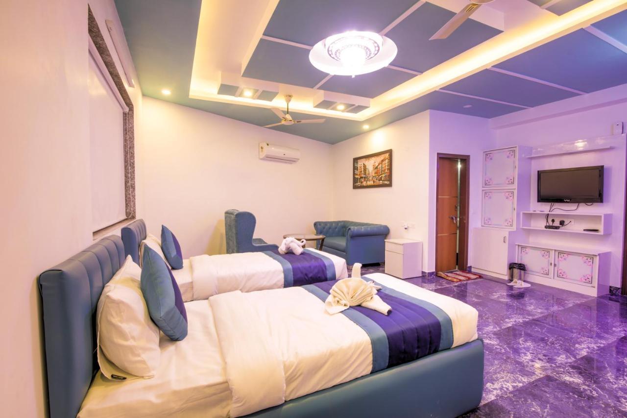 Bed and Breakfast Twin Towers Большая Нойда Экстерьер фото