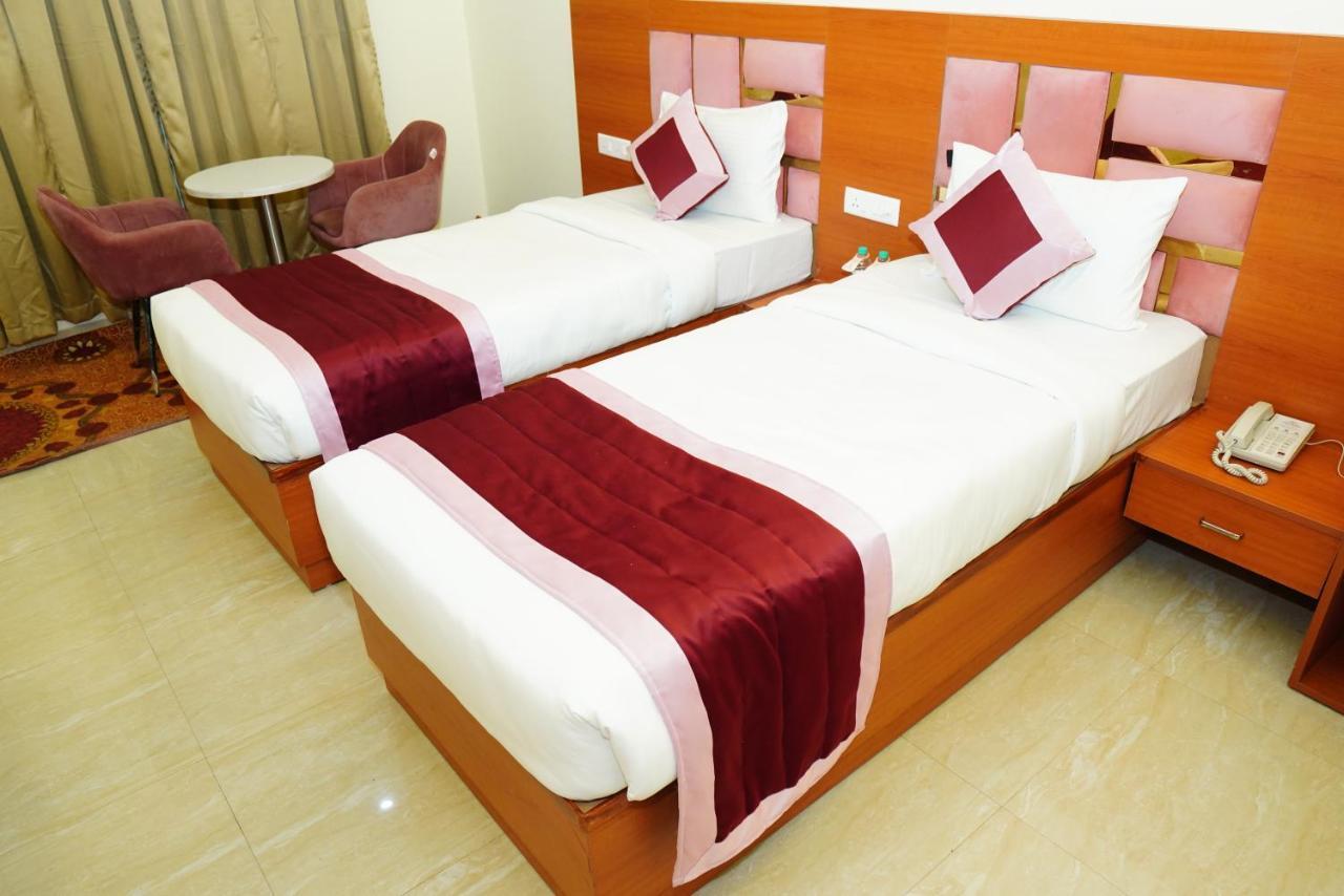 Bed and Breakfast Twin Towers Большая Нойда Экстерьер фото